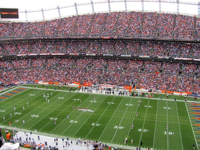 Broncos vs Raiders (2010)