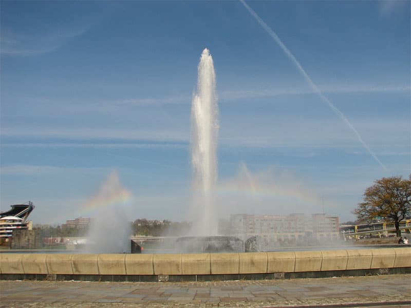 Fountain at the Point w/ rainbow