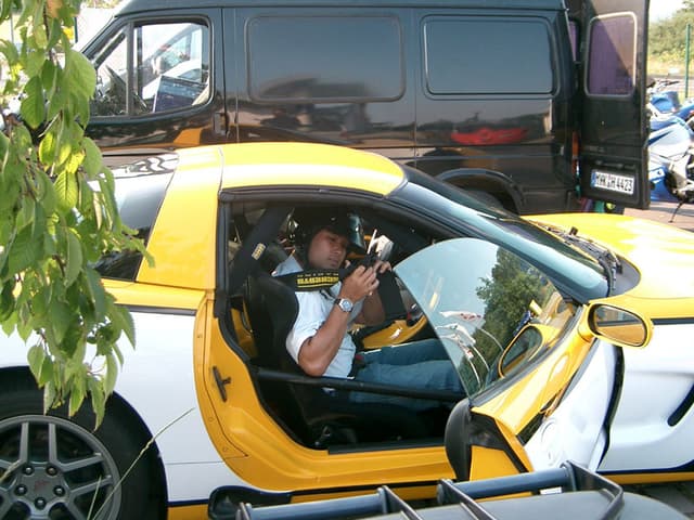 Robin in Till's racing Vette